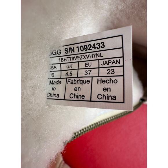 UGG Abree Short II Stardust Metallic Gold Suede Shearling Lined Boots Sz 6 - Picture 6 of 16